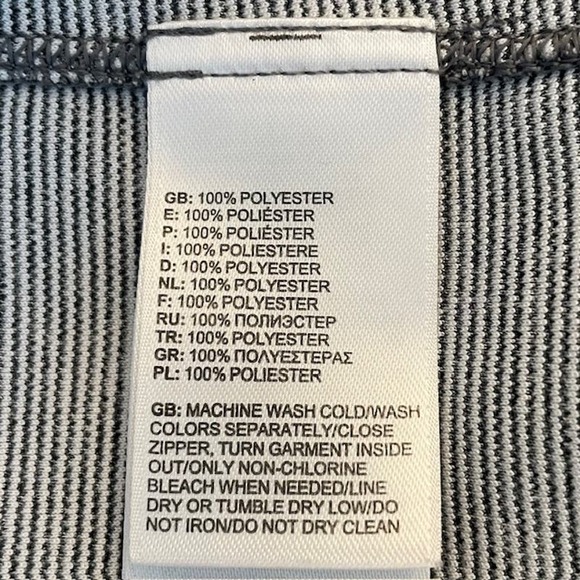 The North Face “FlashDry” men's quarter zip gray pullover sweatshirt. - Picture 7 of 7